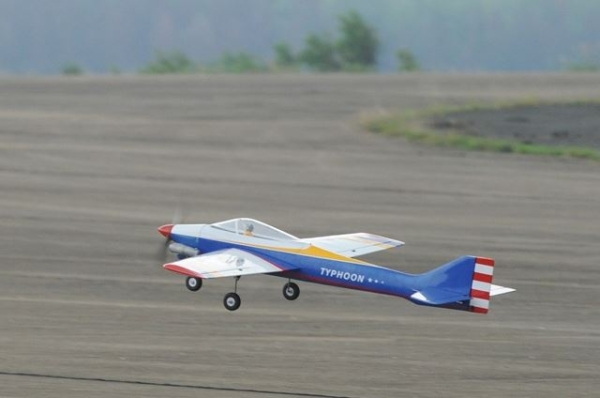 PH054 Phoenix TYPHOON 1,5m F3A-Retro